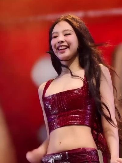 Jennie - shows boobs (video)