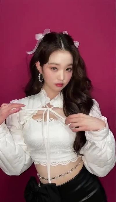 Wonyoung - shows boobs