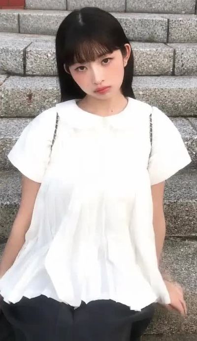 Rei - shows tits