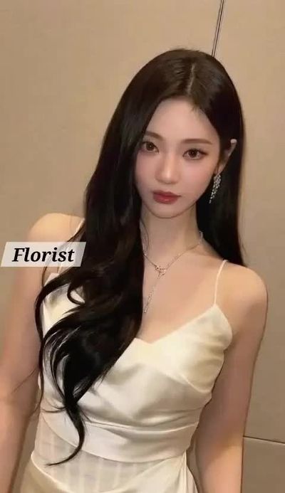 NingNing - shows boobs