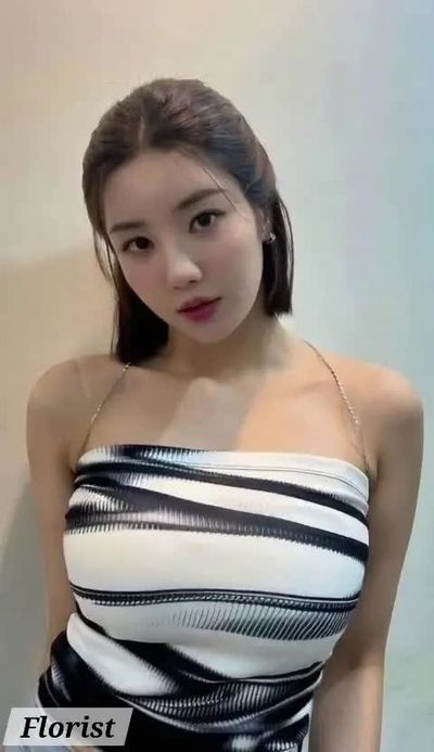 Eunbi - shows boobs