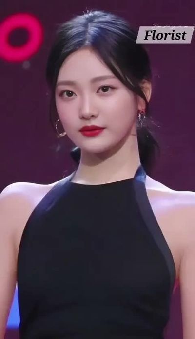 NingNing - shows boobs