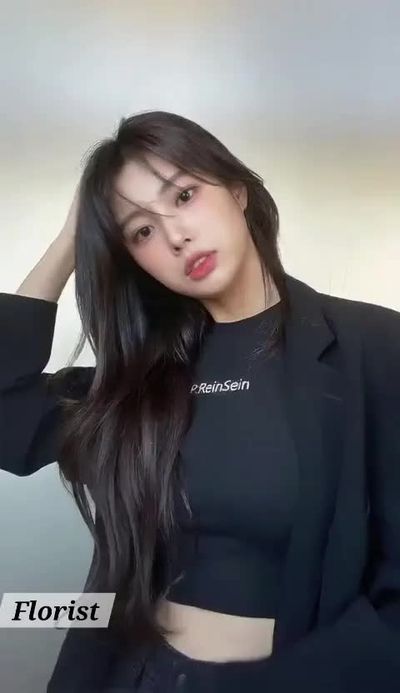Hyewon - shows boobs