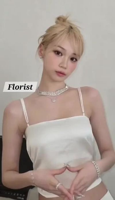 Chaewon - shows boobs