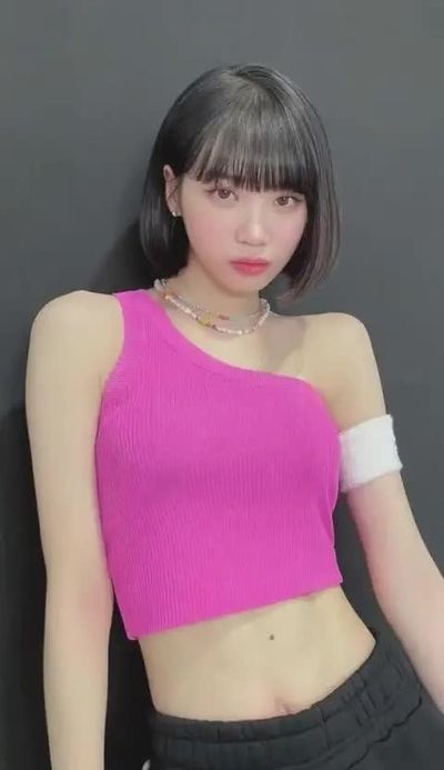 Chaewon - shows boobs