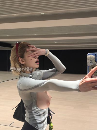 Somi - shows boobs