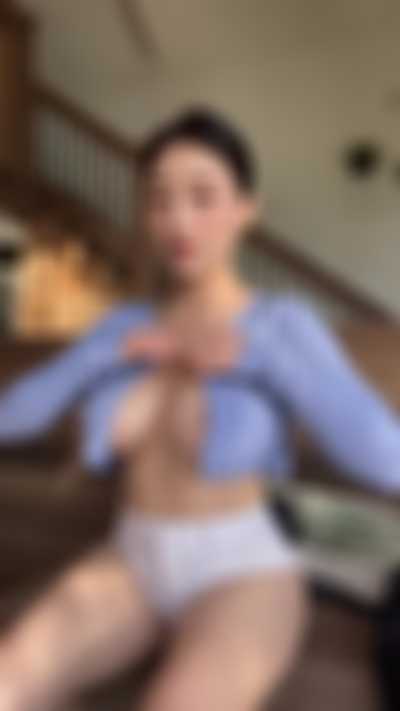 Jihyo - shows boobs