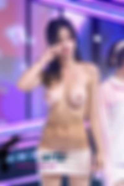Minji - naked on stage
