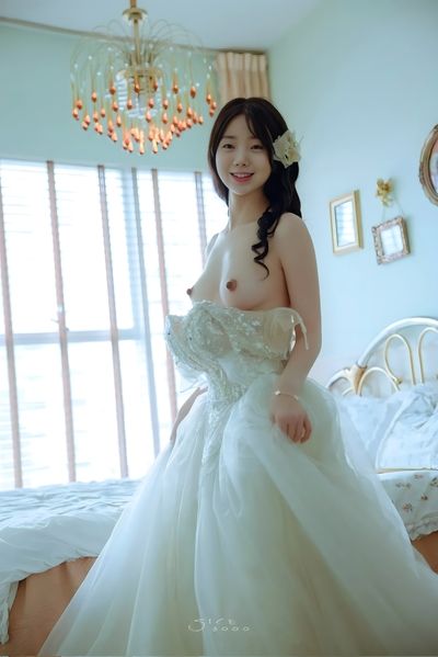 Kei - shows tits