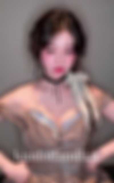 Wonyoung - shows tits