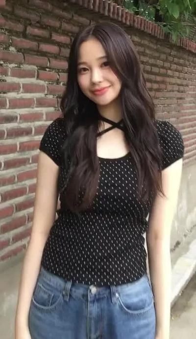 Jihan - shows boobs
