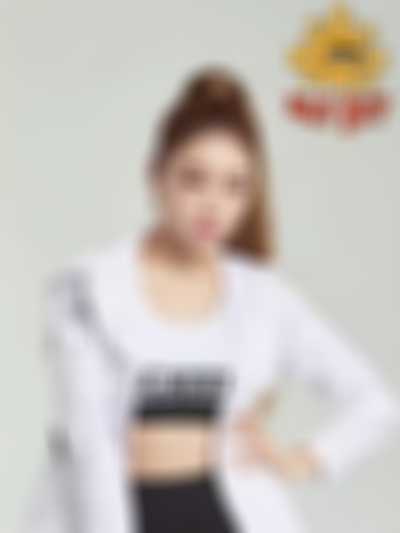 Chungha - shows tits