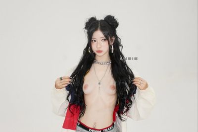Asa - shows tits
