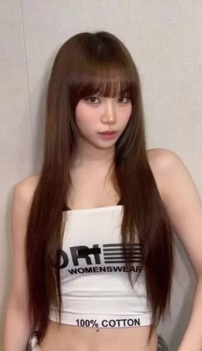 Chaewon - shows boobs