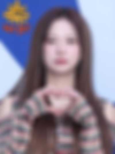 Yujin - shows tits