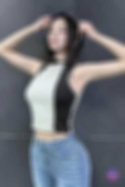 Sohee - shows tits