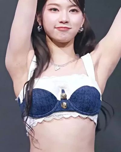 Isa - shows tits