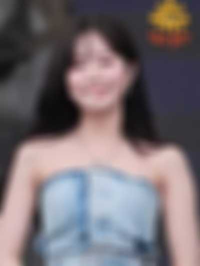 Jiwon - shows tits