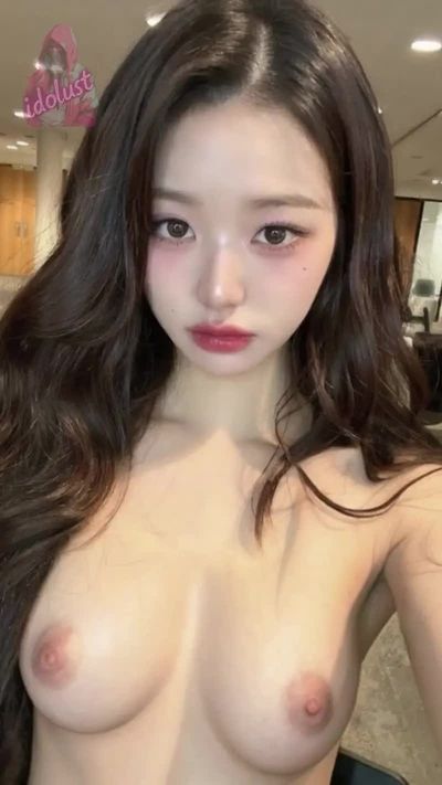 Wonyoung - shows tits
