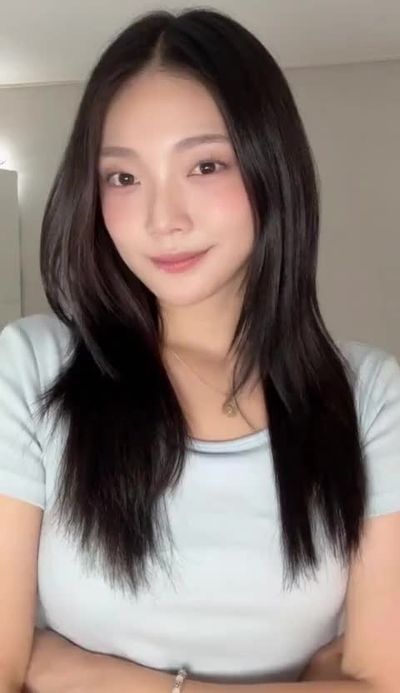 Onda - shows boobs