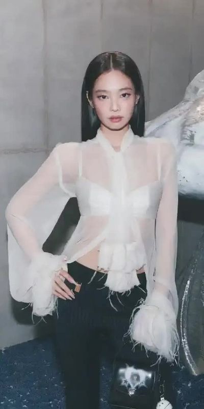 Jennie - strip + bukkake