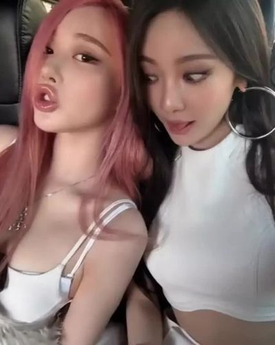 kissing