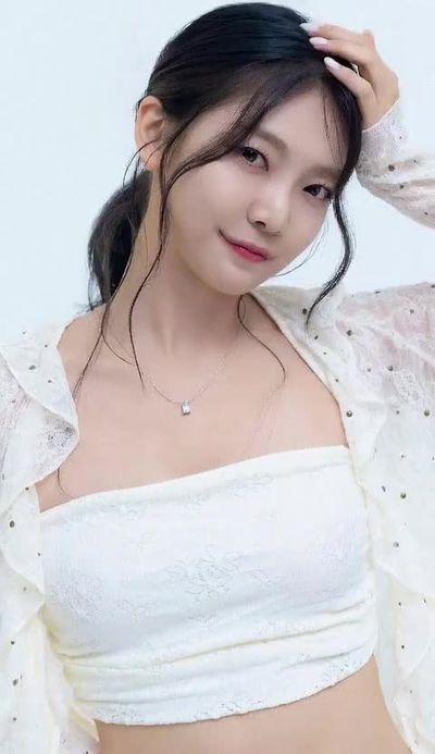 Onda - shows tits
