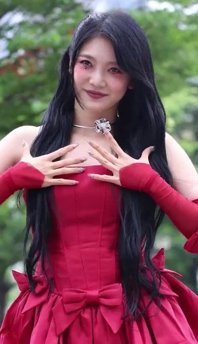 Onda - shows tits