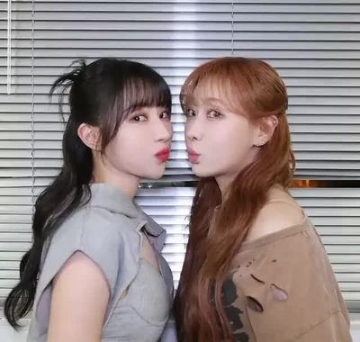 kissing