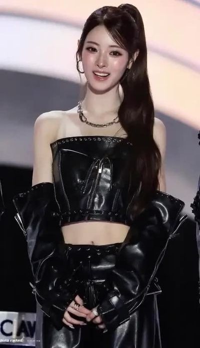 Anna - shows tits