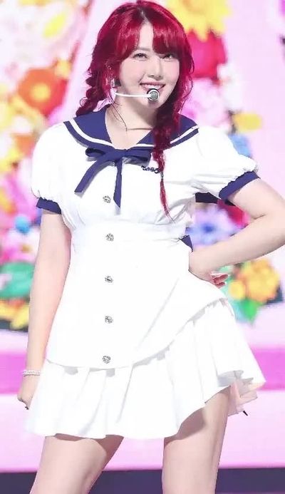 Yerin - shows tits