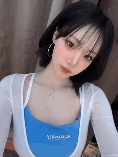 Nakyoung - shows tits
