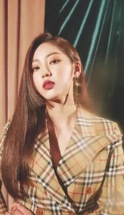 Eunbin - shows tits