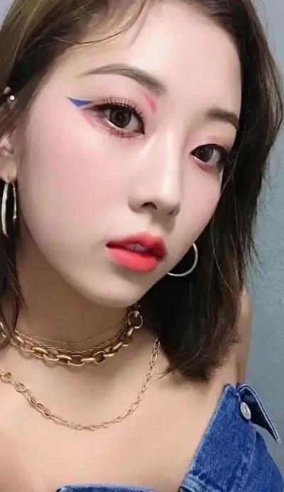 Seungyeon - shows tits
