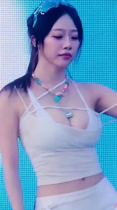 Jeewon - shows boobs