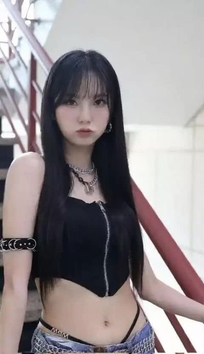 Yujin - shows tits