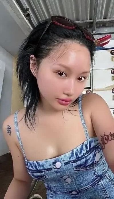 Siyeon - nude