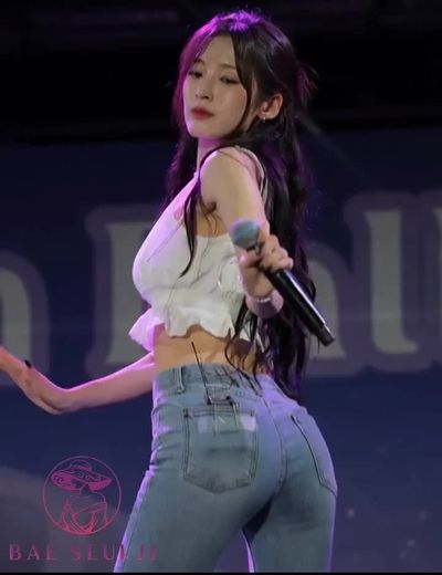 Arin - shows pussy