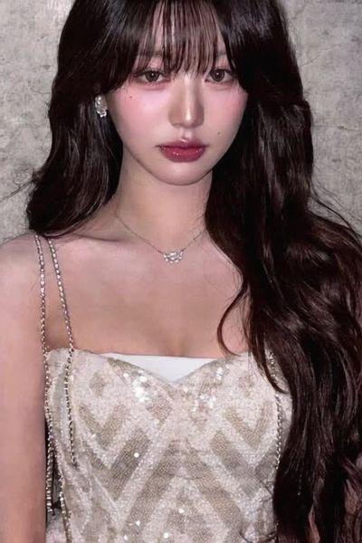 Wonyoung - shows tits