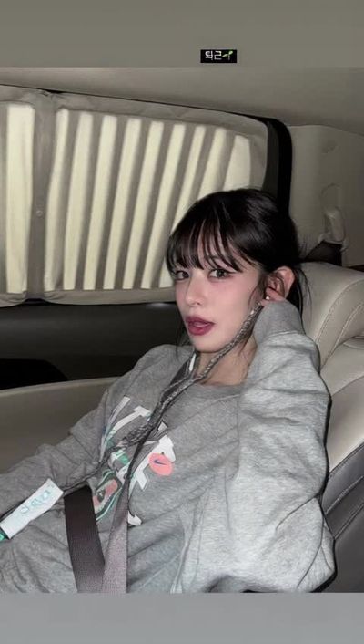 Chaeyoung - shows tits