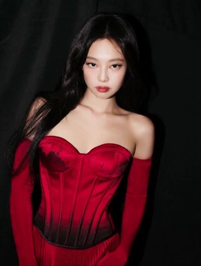 Jennie - shows tits