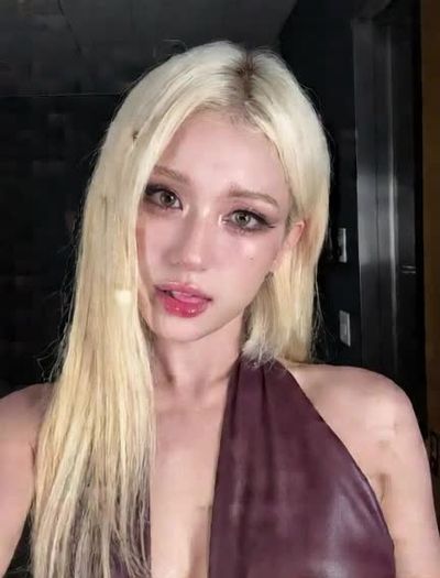 Somi - sucking deep