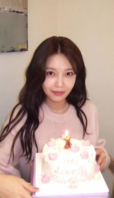 Sooyoung - facial