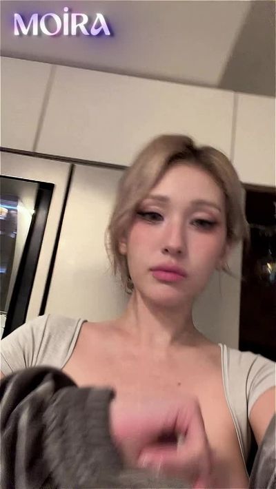 Somi - shows boobs