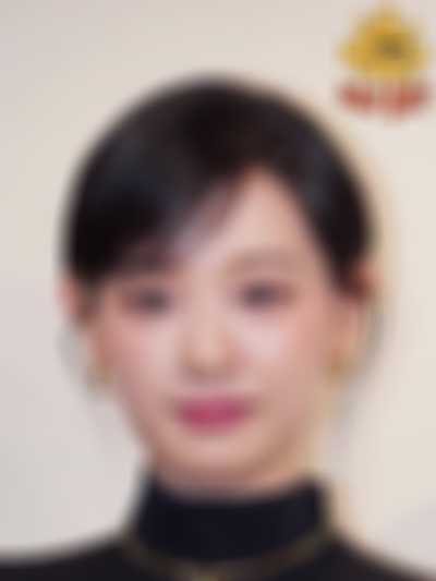Kim Ji-won - facial