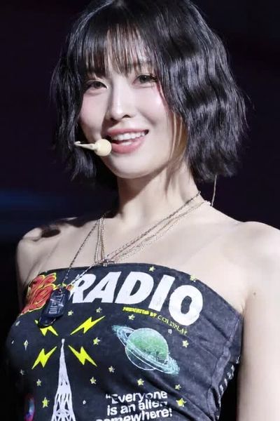 Momo - shows tits