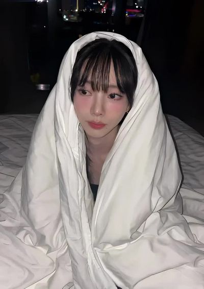 Karina - naked