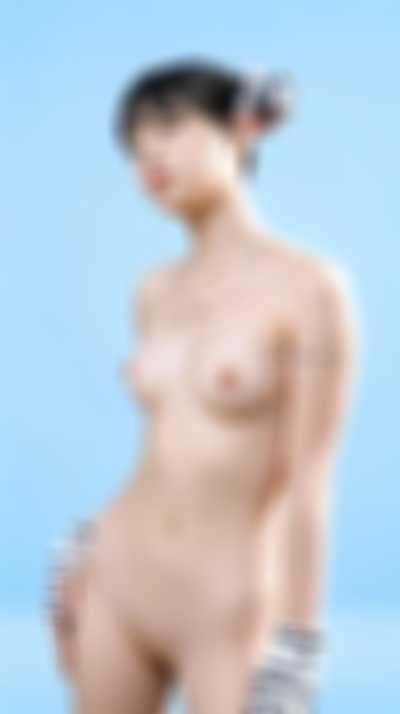 Hanni - nude