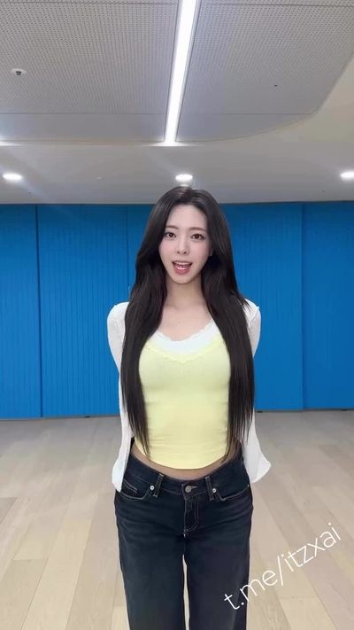 Yuna - shows tits