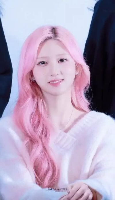 Gaeul - naked
